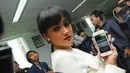 Usai menjalani pemeriksaan, Jupe tampak memberikan keterangan pada media yang telah menunggu (Liputan6.com/Herman Zakharia)