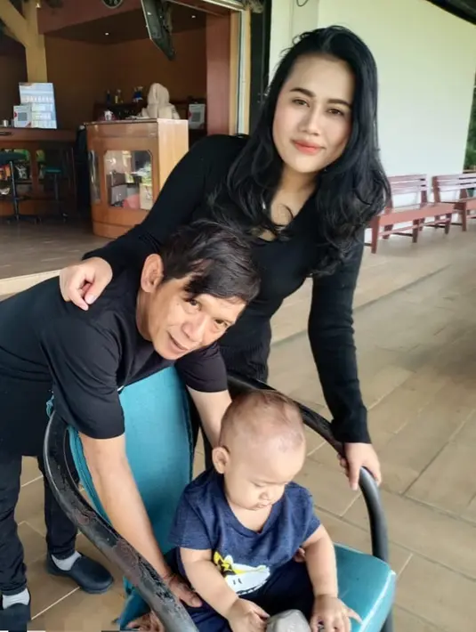 Kebahagiaan pasangan ini makin lengkap dengan hadirnya sang buah hati. Tiara melahirkan anak pertamanya Minggu 15 November 2020. [Instagram/tiaraamalia97/ginanjar4sekawann]