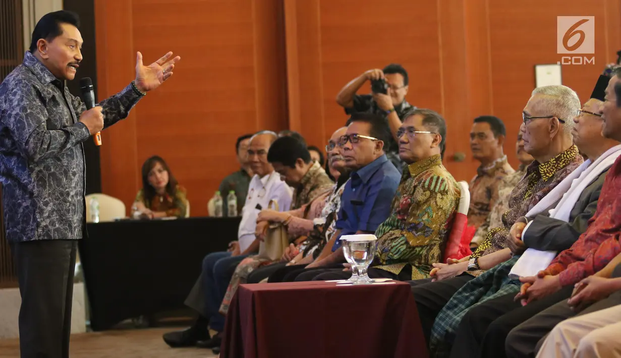 Mantan Kepala Badan Intelijen Negara Jenderal (Purn) AM Hendropriyono memberi sambutan saat halalbihalal Purnawirawan TNI di Jakarta, Jumat (21/6/2019). Hendropriyono berharap pertemuan ini sekaligus menyatukan purnawirawan. Persatuan kesatuan harus terus terjaga. (Liputan6.com/Angga Yuniar)
