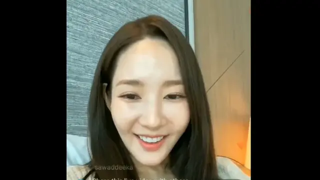 Momen Park Min Young ikutan mengucapkan Menyala Abangku saat live di media sosialnya. (Credit: Tangkapa Layar video dari akun X  bernama pusing tugas akhir)