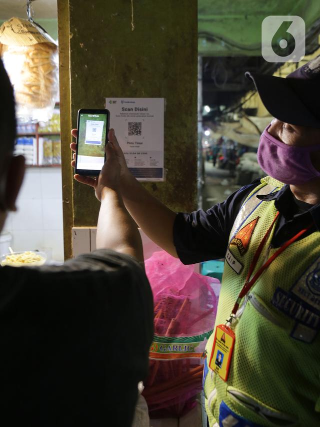 Aplikasi PeduliLindungi di Pasar tradisional Tangerang
