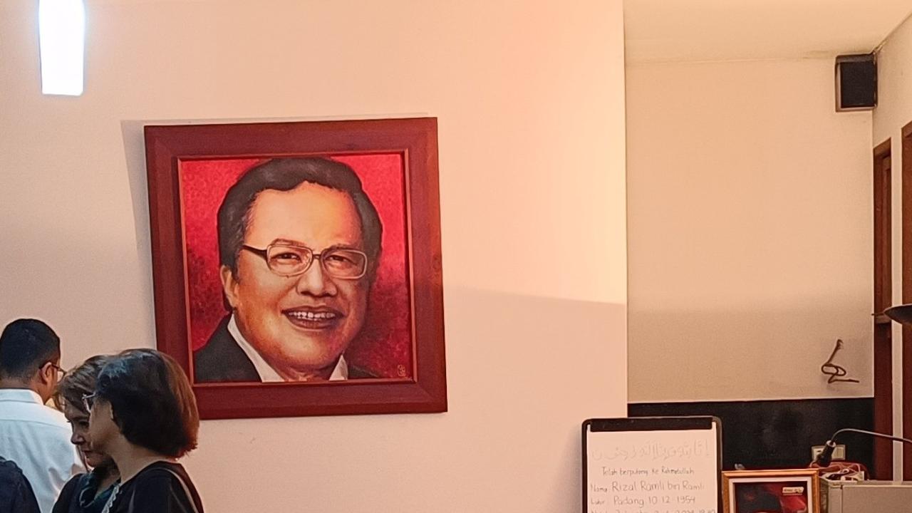 Suasana Rumah Duka Rizal Ramli di Jaksel, Penuh Karangan Bunga Termasuk dari Presiden Jokowi