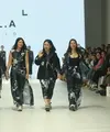 Momentum menjadi tahapan penting dalam kehidupan manusia. Terinspirasi dari hal tersebut, maka K.A.L.A Studio hadirkan koleksi bernuansa monokrom yang berkolaborasi dengan seniman motion graphic, Isha Hening. [Foto: Dok. Istimewa]