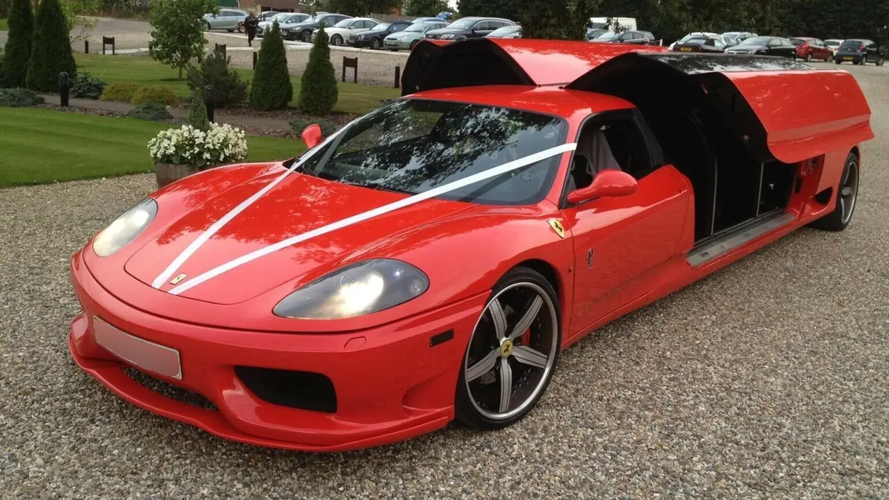 Ferrari 8-penumpang (Carscoops)