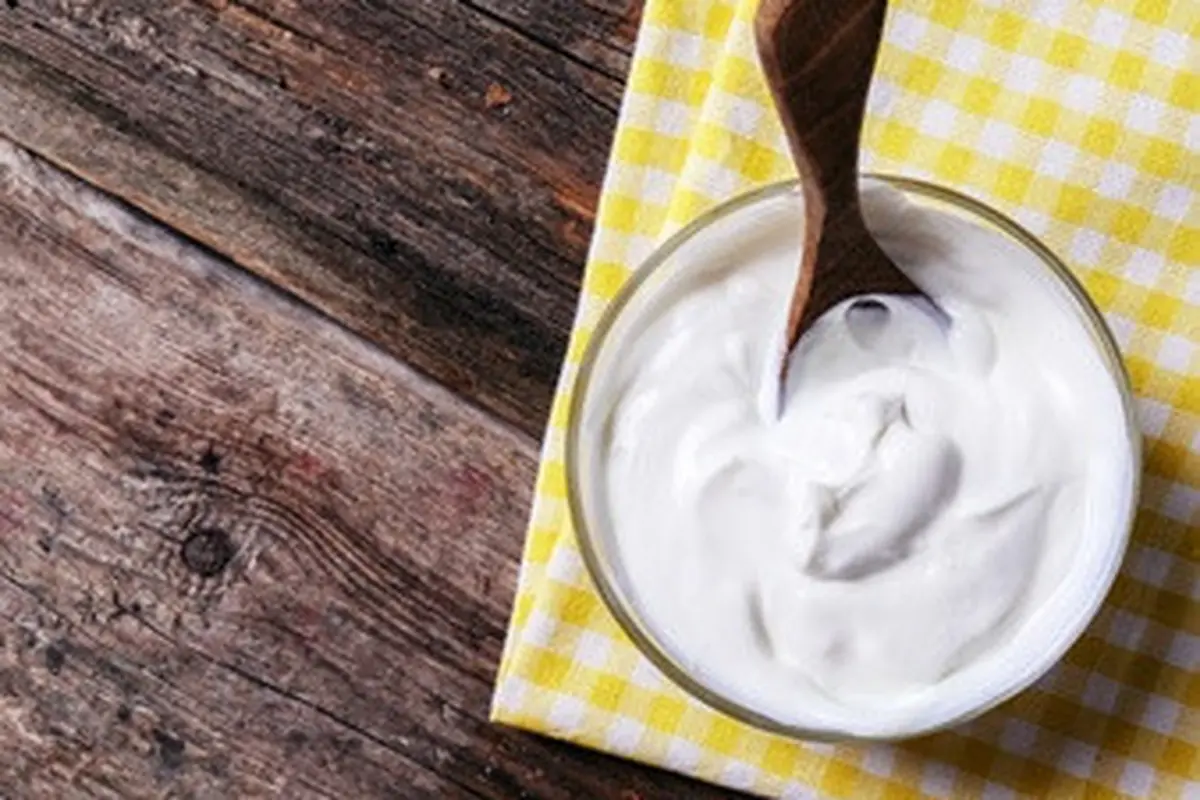 Menggunakan Masker Yoghurt