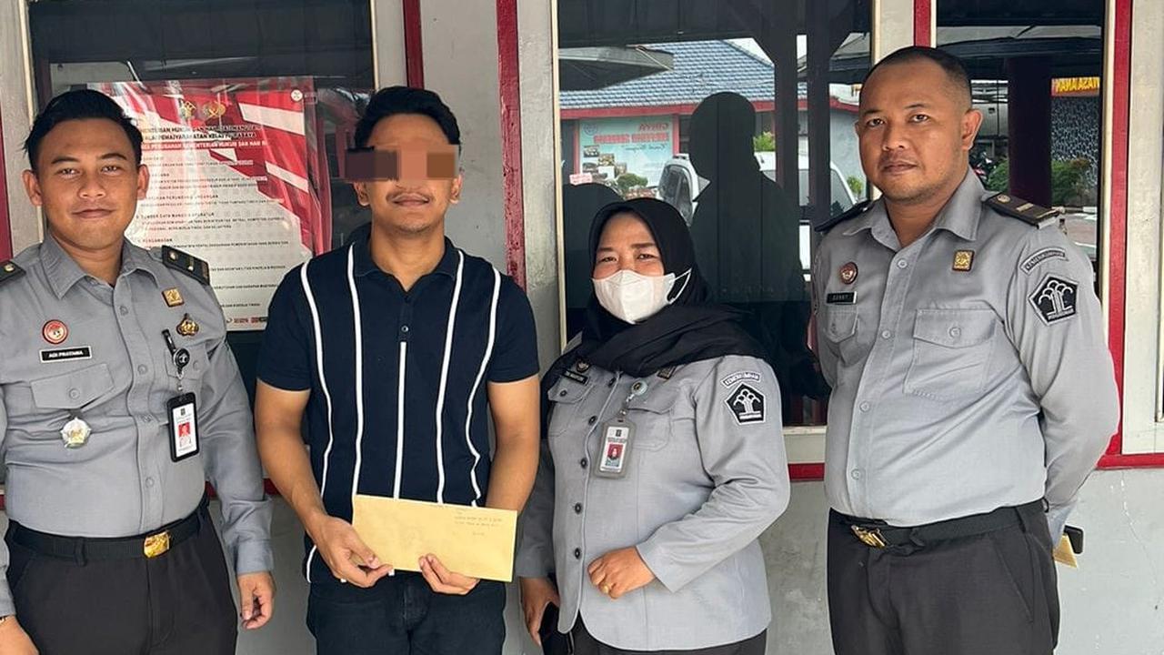 Bebas Bersyarat, Tubagus Joddy Langsung Minta Maaf Depan Makam Vanessa Angel dan Febri Andriansyah