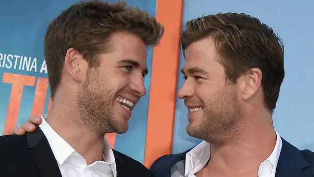 [Bintang] Chris Hemsworth - Liam Hemsworth