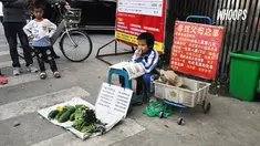 Yang rindu dengan sosok orang tua yang telah membuangnya di depan rumah tetangga saat ia masih bayi.
