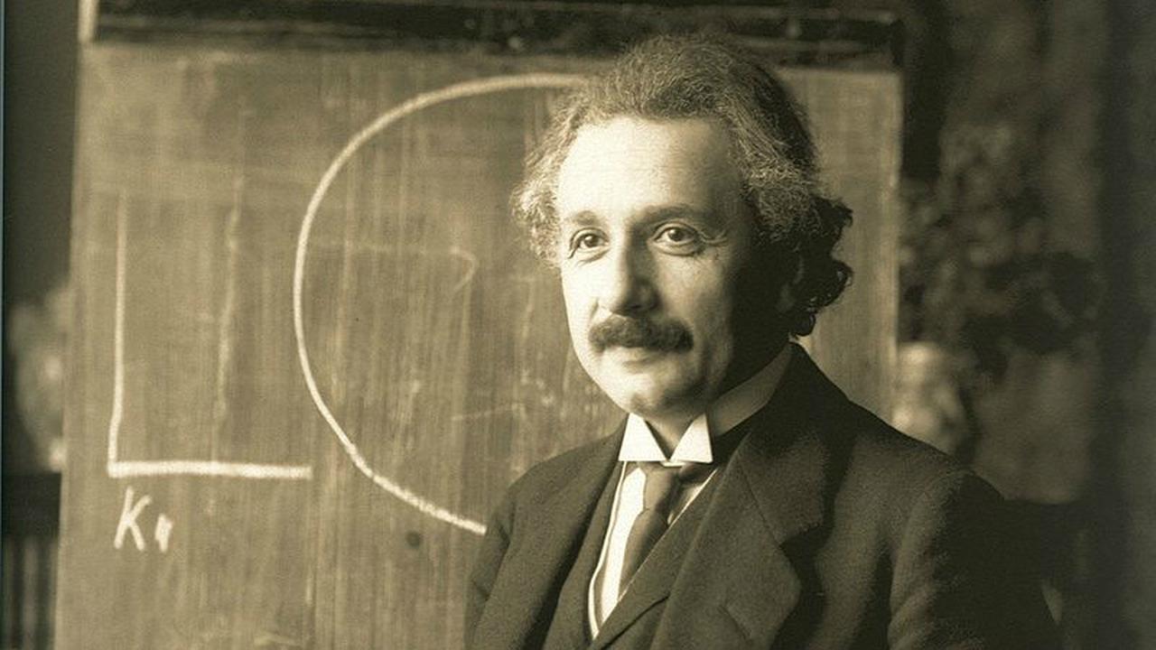 40 Kata Bijak Albert Einstein Bahasa Inggris dan Artinya, Penuh Inspirasi