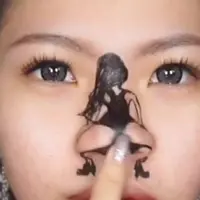 Hidung cewek ini bisa twerking kayak Miley Cyrus! :))