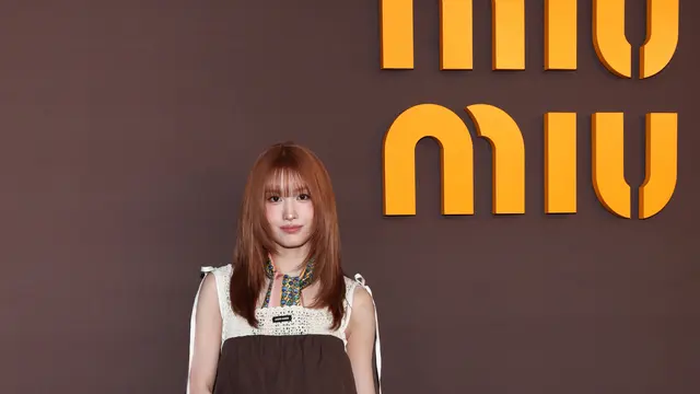 Gaya Momo TWICE, Minnie I-DLE, dan Ella Gross di Show Miu Miu Fall/Winter 2026 Paris Fashion Week