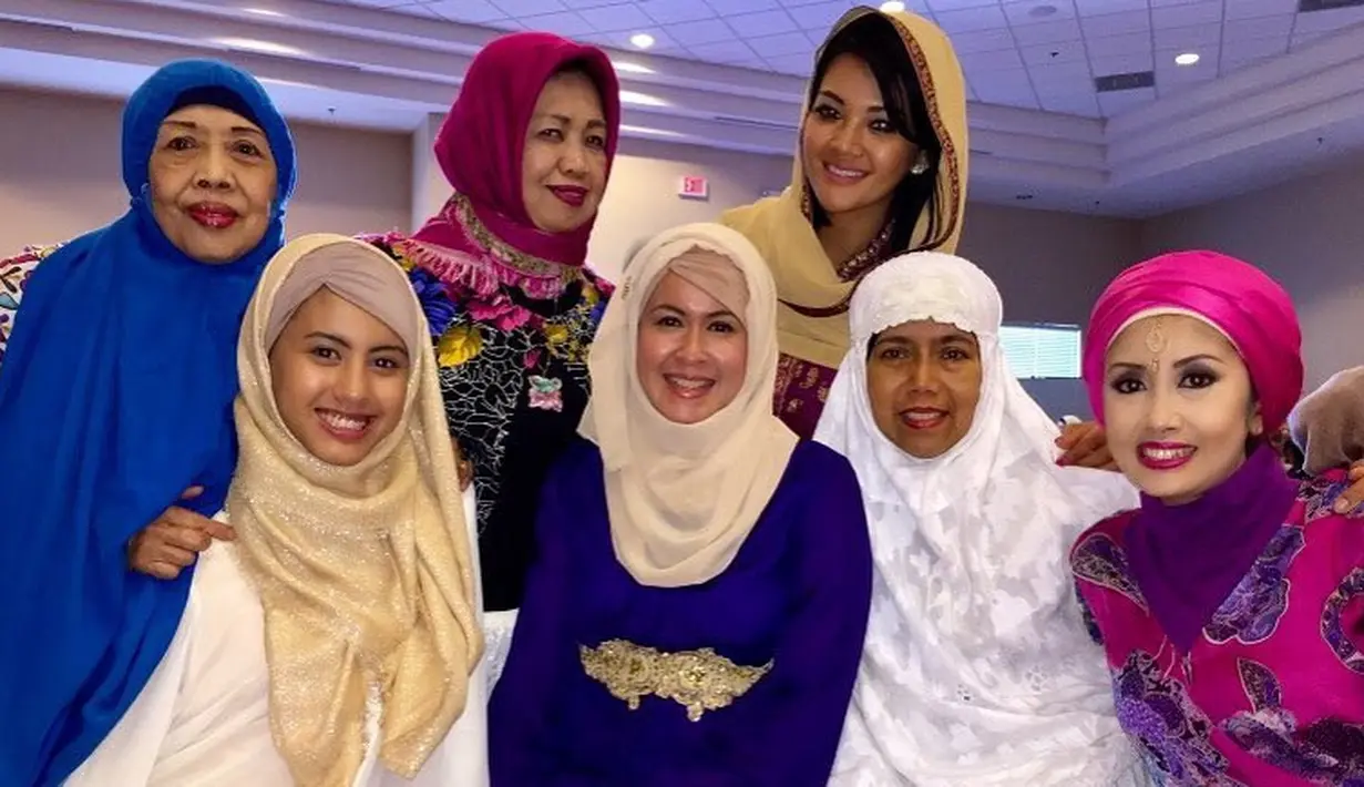 Bahkan ada juga sejumlah foto yang memperlihatkan Farah dan keluarga besarnya tengah merayakan Idul Fitri.  (Instagram/farahquinnofficial)