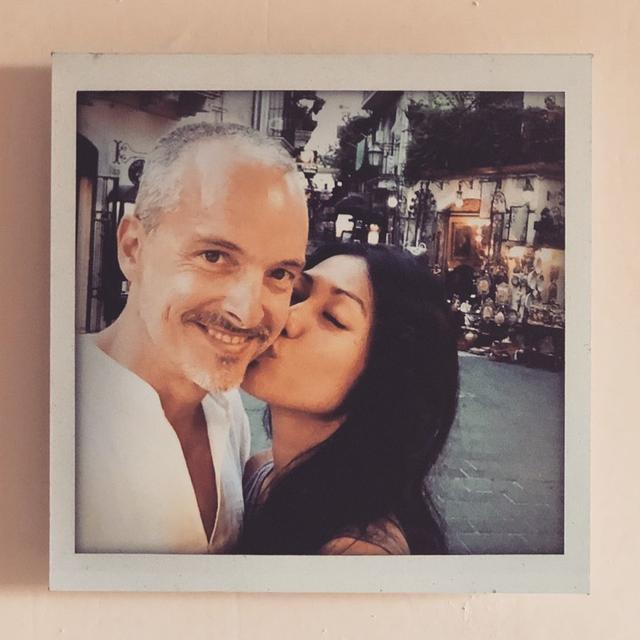 Jarang Terekspos, Ini 6 Momen Manis Anggun C Sasmi dengan Suami Bulenya