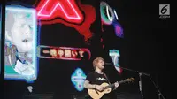 Penampilan Ed Sheeran dalam konser Divide World Tour 2019 di Stadion Utama Gelora Bung Karno, Jakarta Pusat (3/5/2019). Penyanyi asal Inggris itu mengaku senang bisa hadir di tengah-tengah penggemarnya di Indonesia. (Fimela.com/Bambang E. Ros)