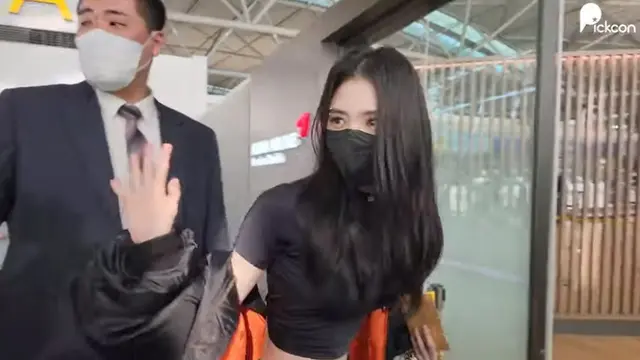 Han So Hee (Foto: YouTube/PICKCON / 픽콘)