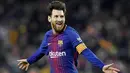 3. Lionel Messi (Sepak Bola) - Kapten Barcelona ini memperoleh pemasukkan mencapai USD 104 juta (Rp 1,52 triliun). Sumber pendapatan La Pulga selain dari kontrak seumur hidup dengan Adidas ada juga usaha clothing dan toko ritel The Messi Store. (AFP/Lluis Gene)