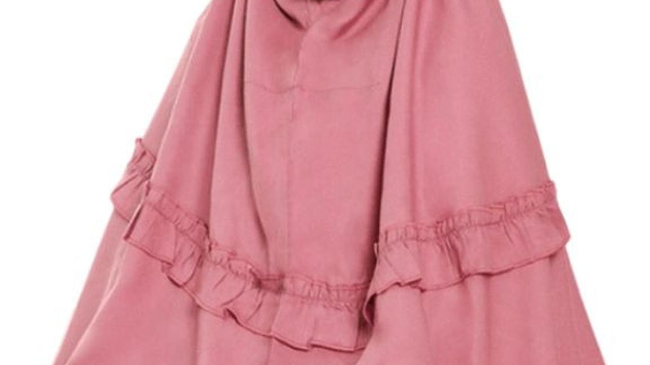 1. Mukena Anak Basic Polos, Memiliki Hiasan Ruffle yang Manis