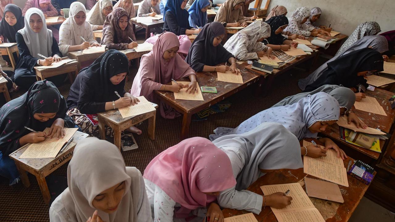 FOTO: Ramadan Menghidupkan Tradisi Kajian Kitab Kuning di Pesantren