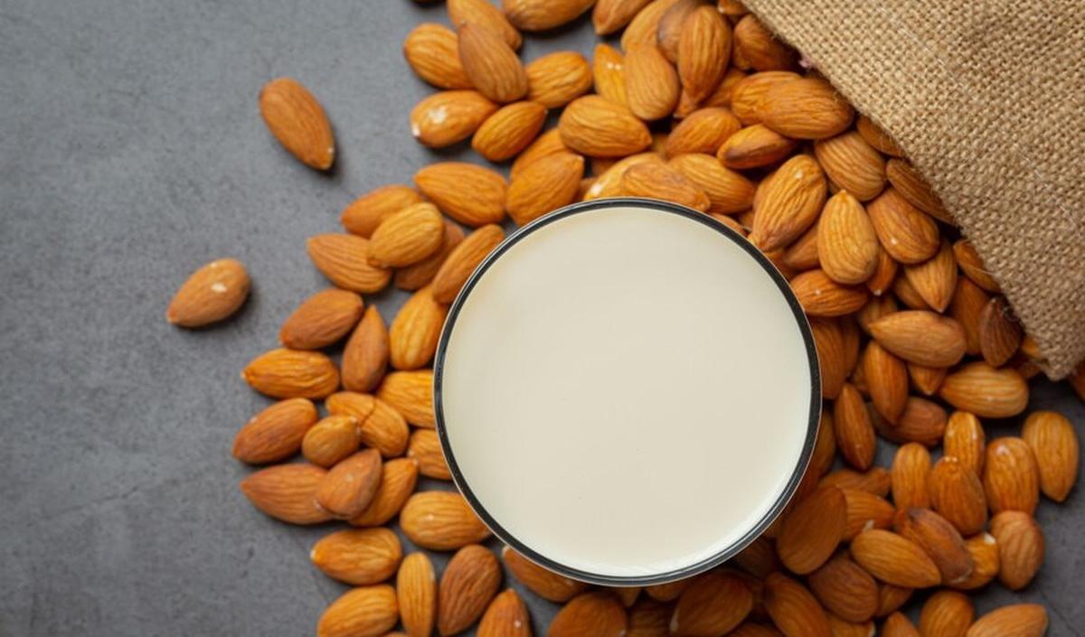 9.&nbsp;Kacang Almon: Tinggi Kalsium dan Nutrisi Lainnya