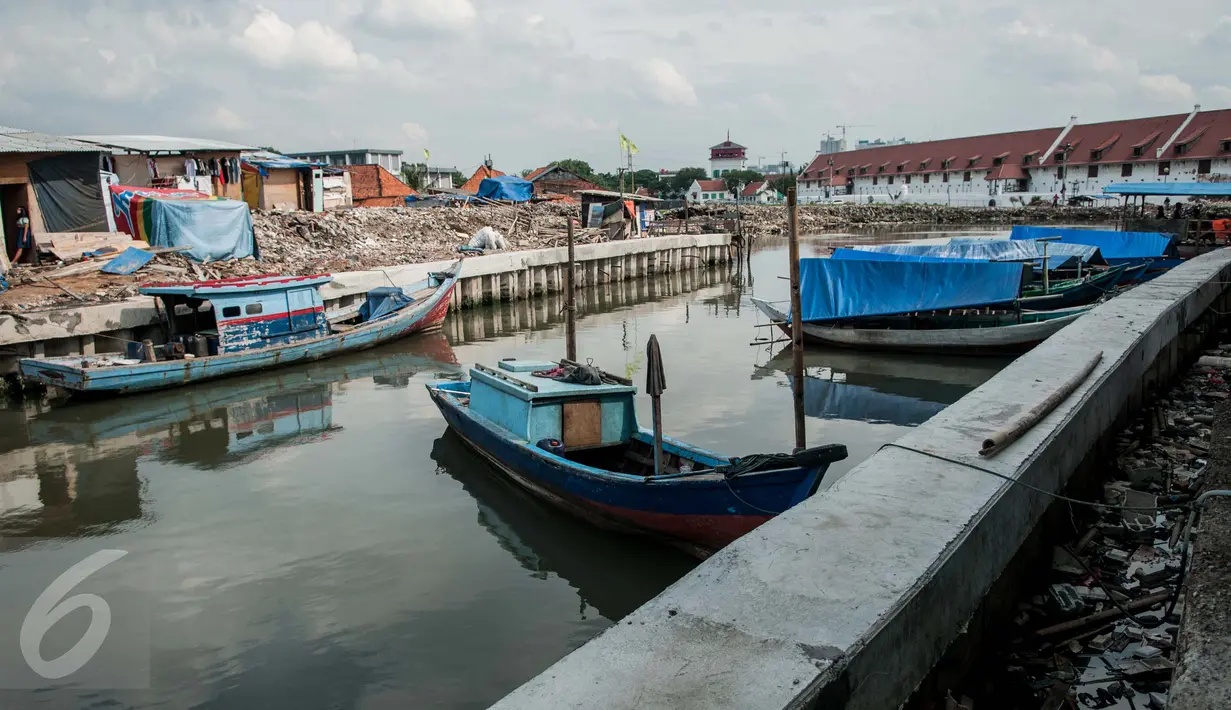 Suasana di sekitar Kampung Akuarium, Penjaringan, Jakarta Utara, Senin (30/1). Pemda DKI rencananya akan merevitalisasi kawasan tersebut menjadi destinasi wisata bahari. (Liputan6.com/Gempur M Surya)