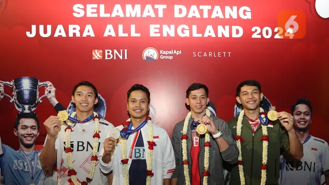 Foto: Disambut Meriah Ratusan Badminton Lovers Indonesia, Para Juara All England 2024 Tiba di Soekarno-Hatta