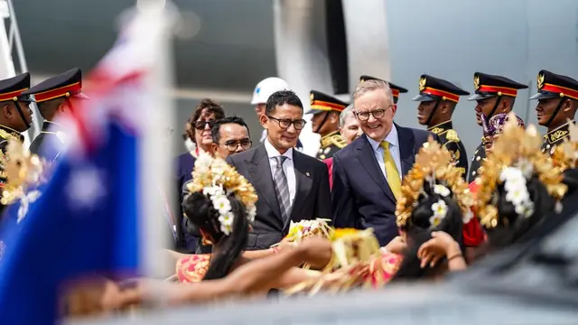 Hadiri KTT G20 Bali, PM Australia Tiba di Bandara Disambut Sandiaga Uno