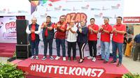 Komisaris Telkom Arya Mahendra Sinulingga bersama Direktur Human Capital Management Telkom Afriwandi, didampingi oleh SGM HC Business Partner Center Telkom Sendy Aditya Kamesvara dan PGS EVP Telkom Regional I  Djoko Srie Handono, foto bersama dengan Wali Kota Pangkalpinang Maulan Aklil pada Bazar UMKM yang diadakan oleh Telkom.