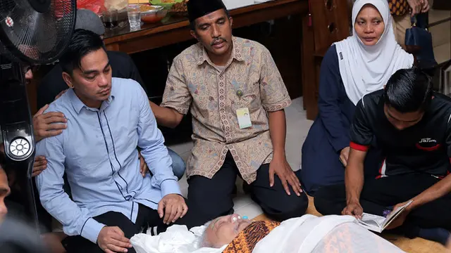 [Bintang] Suasana Rumah Duka Ayah Enda Ungu
