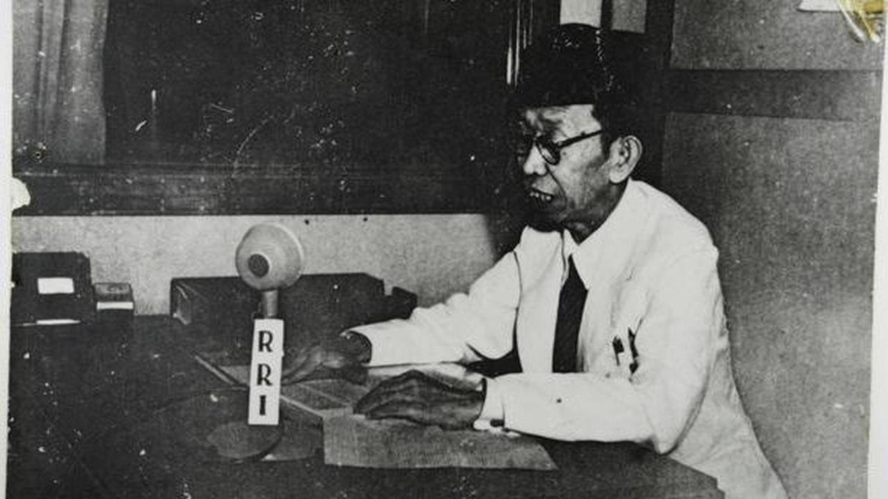 Ia lantas bekerja sebagai seorang penulis dan wartawan di beberapa surat kabar. <br>