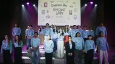 Pemeran memperkenalkan Home Sweet Loan The Musical saat peluncuran di Jakarta, Kamis (6/8/2026). Adaptasi dari novel karya Almira Bastari ini akan dipentaskan dalam 23 pertunjukan pada 30 September hingga 18 Oktober 2026 di Graha Bhakti Budaya, Taman Ismail Marzuki, Jakarta, dengan menghadirkan lima lagu orisinal karya Idgitaf sebagai bagian dari pengembangan cerita. (KLY/ Budy Santoso)