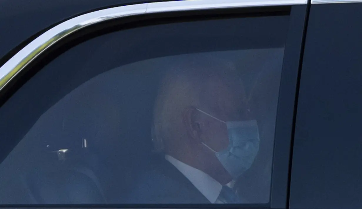 Biden kembali ke Gedung Putih setelah menghabiskan hampir seminggu di kediaman pribadinya untuk memulihkan diri dari Covid dan pertama kalinya sejak membatalkan pencalonannya Kembali di Pilpres AS 2024.  (AP Photo/Julia Nikhinson)