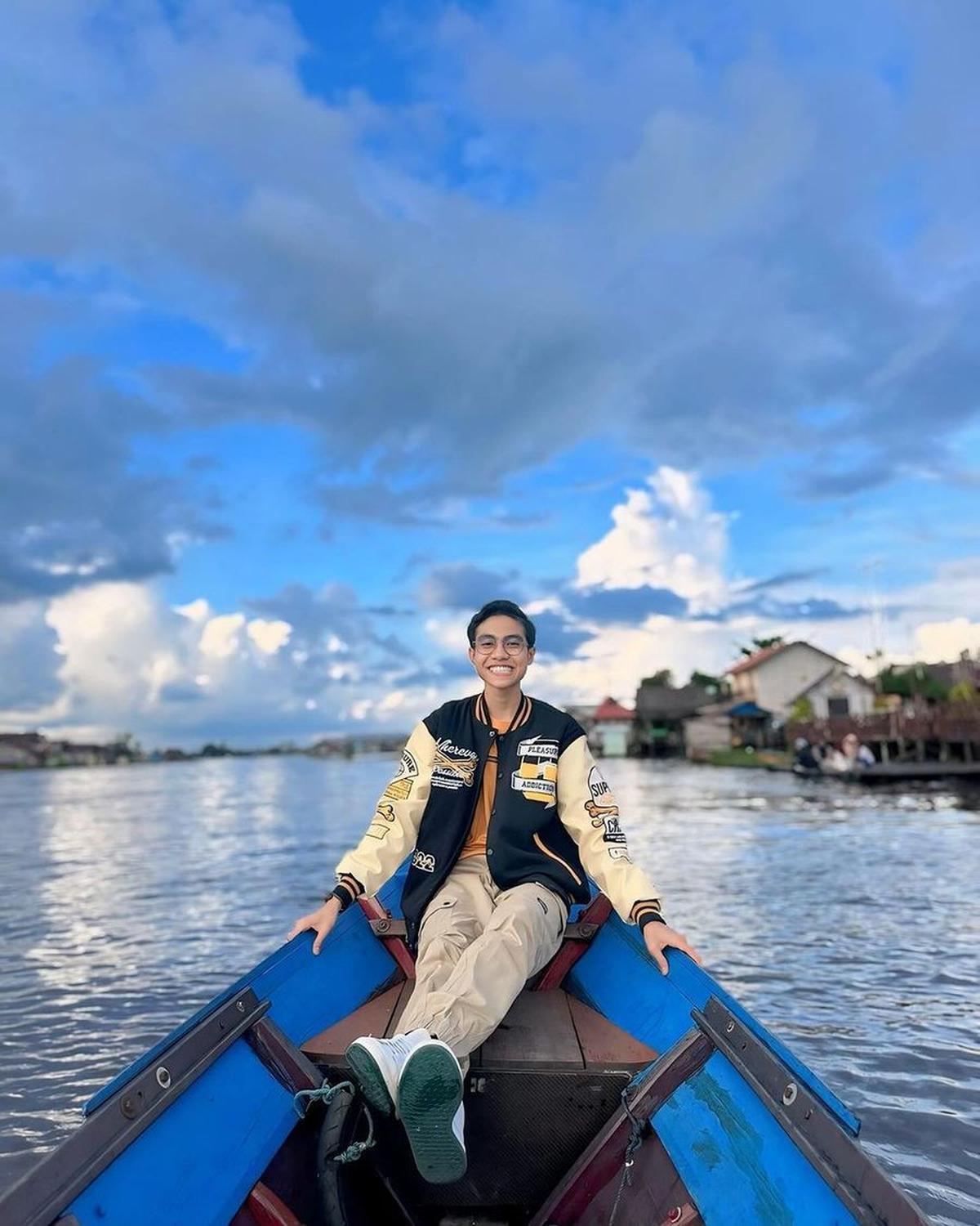 Sedang Naik Perahu di Pangkalan Bun