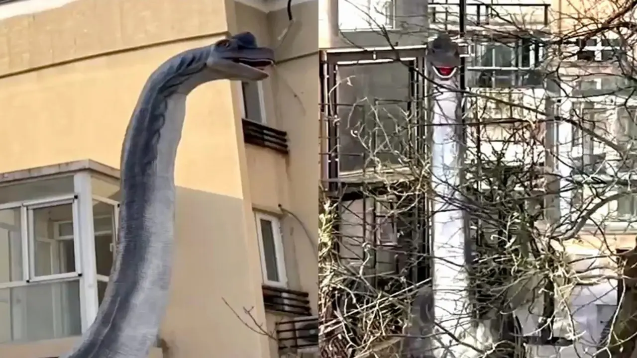 Patung Dinosaurus Raksasa