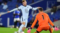 Timo Werner turut membantu Chelsea meraih kemenangan 3-1 atas Brighton and Hove Albion pada laga pekan perdana Premier League musim ini, di Amex Stadium, Selasa (15/9/2020) dini hari WIB. (Glynn Kirk/Pool via AP)