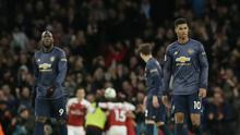 Romelu Lukaku dan Marcus Rashford terlihat lemas usai Manchester United (MU) kalah 0-2 dari Arsenal pada pekan ke-30 Liga Inggris di Emirates Stadium, Minggu (10/3/2019). (AP Photo/Tim Ireland)