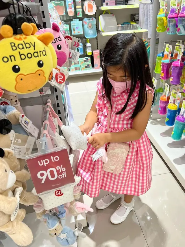 [Fimela] Aliya Rajasa Hamil