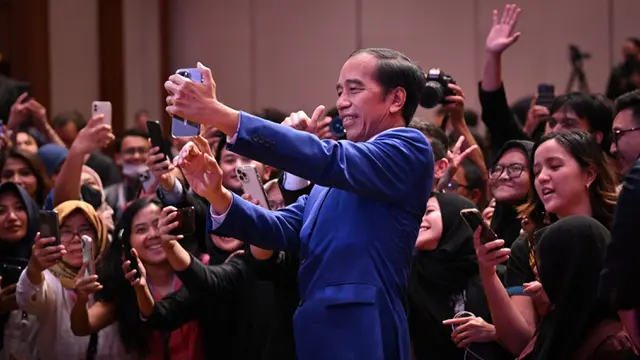 Jokowi Swafoto Bersama Jurnalis KTT ASEAN