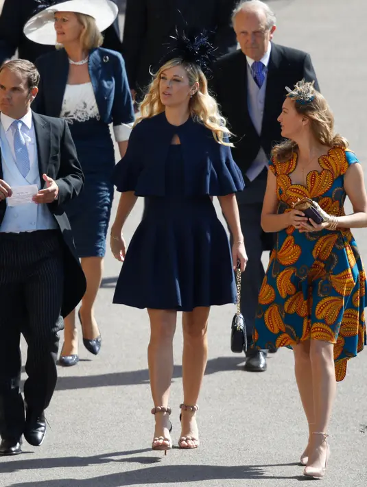 Chelsy Davy tiba menghadiri pernikahan Pangeran Harry dan Meghan Markle di Kapel St George, Kastil Windsor, (19/5). Pangeran Harry berpacaran dengan Chelsy selama 7 tahun diwarnai putus sambung dari 2004 hingga 2011. AFP Photo/Pool/Odd Andersen)