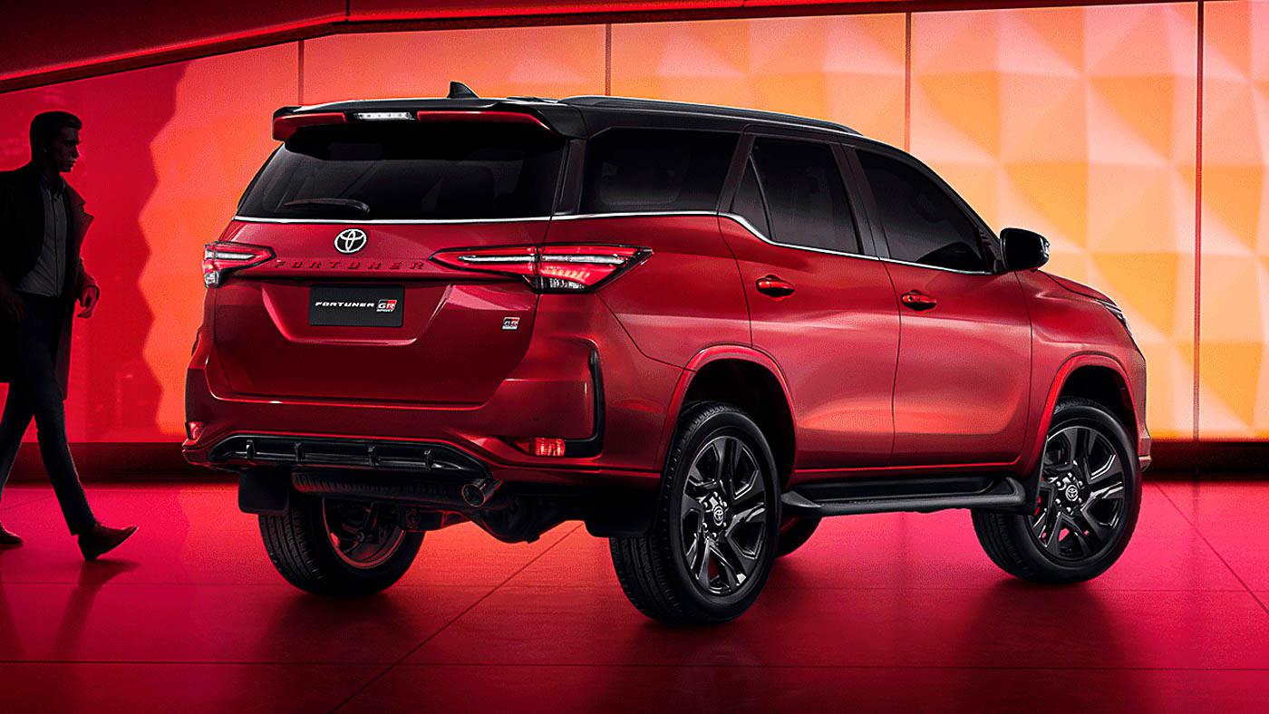 Sisi belakang Toyota Fortuner GR Sport Thailand (Toyota Motor Thailand)