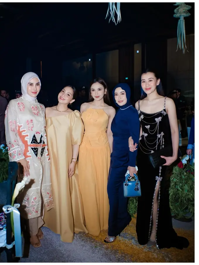 Tampil Kontras dari Aaliyah Massaid, Gaya Mahalini Memesona Pakai Dress Kuning Rp32 Juta Saat Ikut Tren TikTok Dracula Jennie x Tame Impala