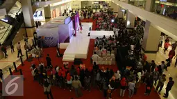Suasana tampak ramai saat berlangsungnya ajang Miss Celebrity di Kota Kasablanka, Jakarta, Minggu (11/10/2015). Dalam audisi hari ini, ke-20 kontestan akan diuji dalam berbagai adu bakat. (Liputan6.com/ Faizal Fanani)