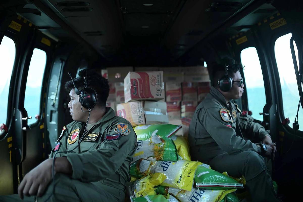 FOTO: Bantuan Udara Menjangkau Kampung-Kampung Terisolasi di Aceh Tengah