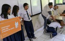 FOTO: Antusiasme Pelajar SMP di Jakarta Mengikuti Simulasi Kesiapsiagaan Menghadapi Gempa Bumi