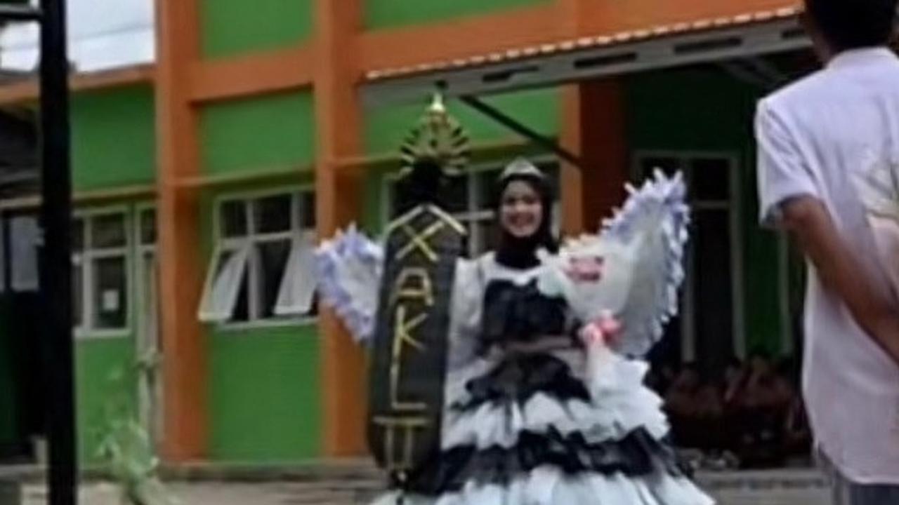 Viral Momen Ayah Beri Kejutan untuk Anaknya saat Lomba Fashion Show, Sukses Bikin Haru
