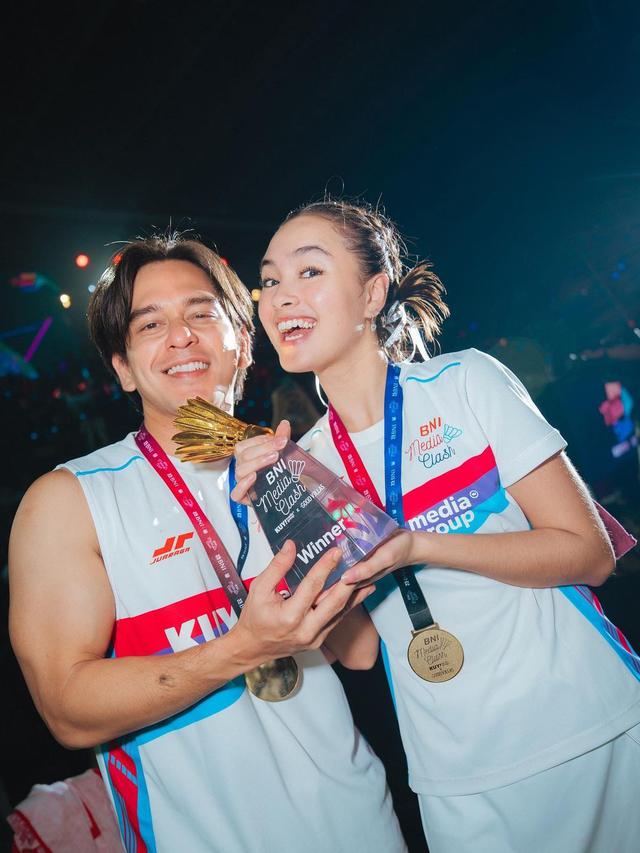 Potret Caitlin Halderman dan Rangga Azof berpasangan saat main bulu tangkis (Foto: instagram azofrangga)