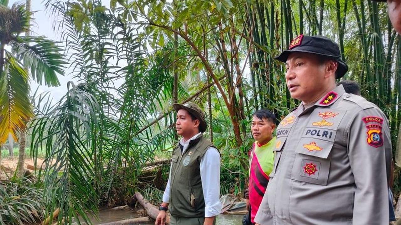Polda Riau Kerahkan 390 Personel dan Anjing Pelacak untuk Bantu Evakuasi Korban Banjir Agam
