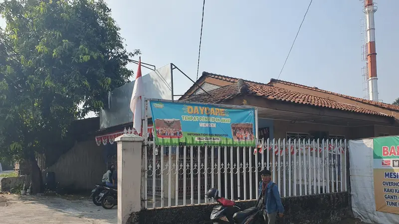 Polres Metro Depok berusaha mengungkap fakta kekerasan anak yang dilakukan di sebuah daycare, Harjamukti, Cimanggis, Depok. (Liputan6.com/Dicky Agung Prihanto)