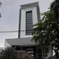 Bangunan Perpustakaan Nasional RI yang terletak di Jalan Merdeka Selatan Jakarta, Senin (6/11). Bangunan ini memiliki tinggi 126,63 meter, yang terdiri dari total 27 lantai dan tertinggi di dunia untuk perpustakaan. (Liputan6.com/Faizal Fanani)