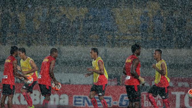 Bekuk Mitra Kukar Persipura Kukuh Di Puncak Klasemen Tsc 2016 Bola Com