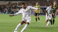 Superstar&nbsp;Real Madrid&nbsp;Kylian Mbappe mengeksekusi penalti ke gawang&nbsp;Kairat Almaty di matchday 2 league phase Liga Champions 2025/2026 di Ortalyq Stadion, Selasa (30/09/2025). (AP Photo/Alikhan Sariyev)